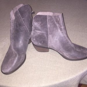 End of season sale!! NWOT. Never worn gray booties